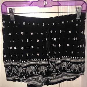 Black and white elephant drawstring shorts🐘